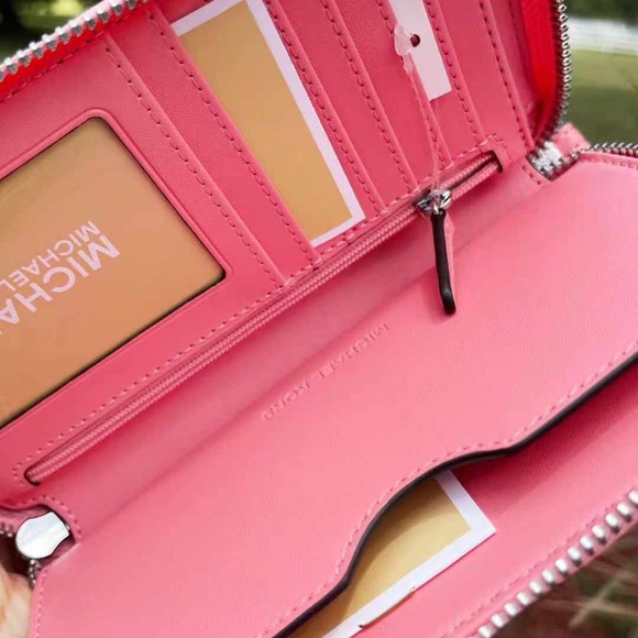 NWT Michael Kors Zip Around Wallet💕Gaby’sBags - Picture 6 of 7